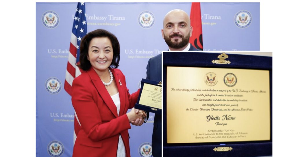 Yuri Kim e vlerëson me çmim, kreun shqiptar të Anti-Terrorizmit: ‘Thank you’  NANO