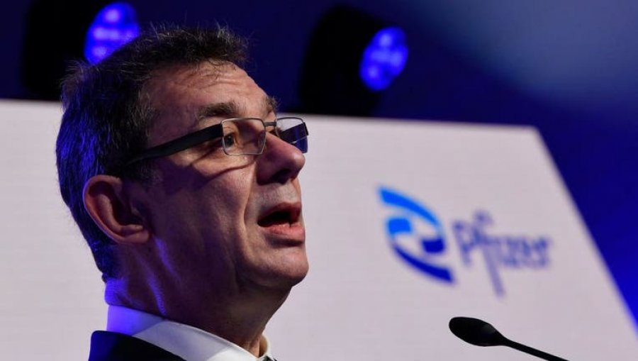 Drejtuesi i Pfizer ngre alarmin: Mund të shfaqet varianti rezistent ndaj vaksinave anti-Covid