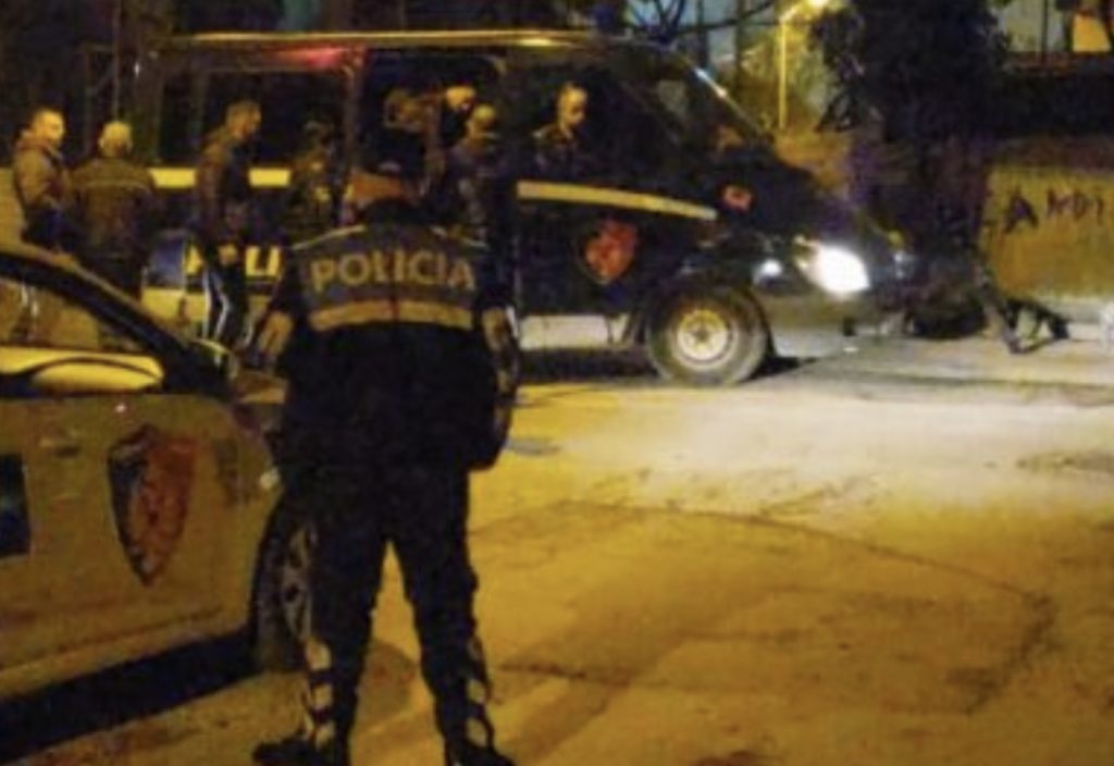 Policia e Sarandës arreston të riun që plagosi pronarin e një servisi