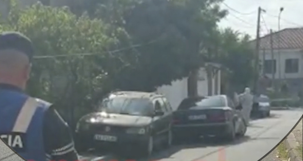 Fqinjët ndjenë kundërmimin dhe…/ I moshuari vrau me kallash gruan dhe veten