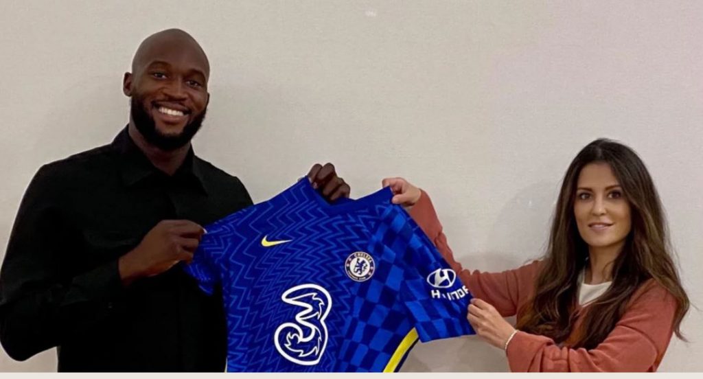 Lukaku zyrtarisht i Çelsit, shikoni prezantimin special që i bëjnë të klubi londinez