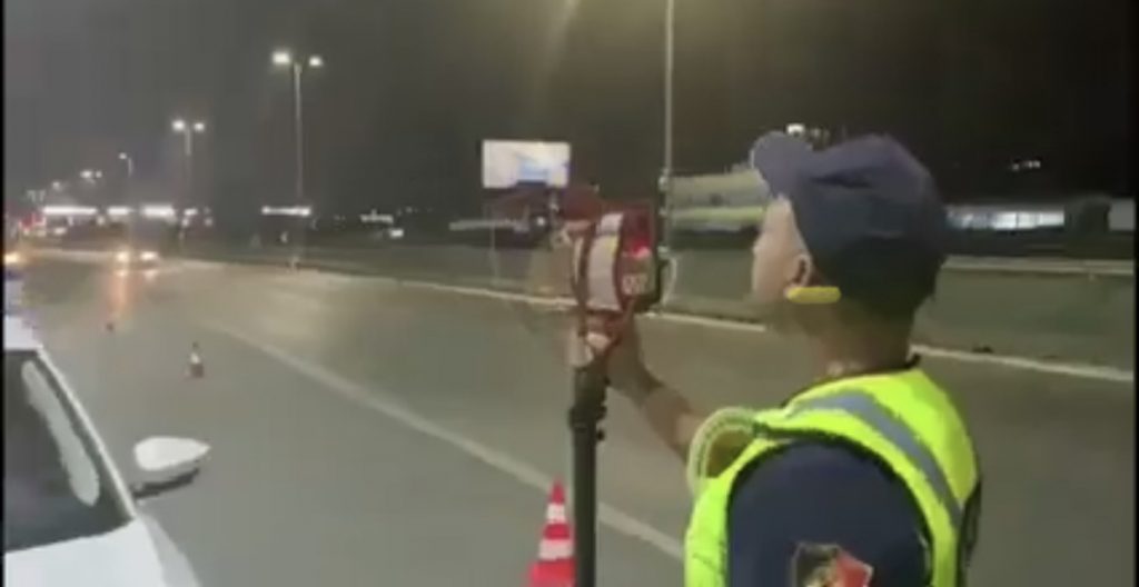 Policia kontrolle në disa akse rrugore në Tiranë, dalin pamjet