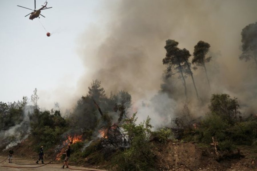 Një zjarr tjetër shpërthen në ishullin Evia