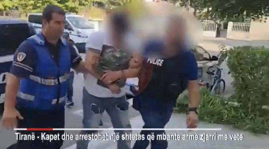 Policia mësyn në një lokal tek ‘Ali Demi’, arrestohen në flagrancë dy persona teksa pinin kafe.