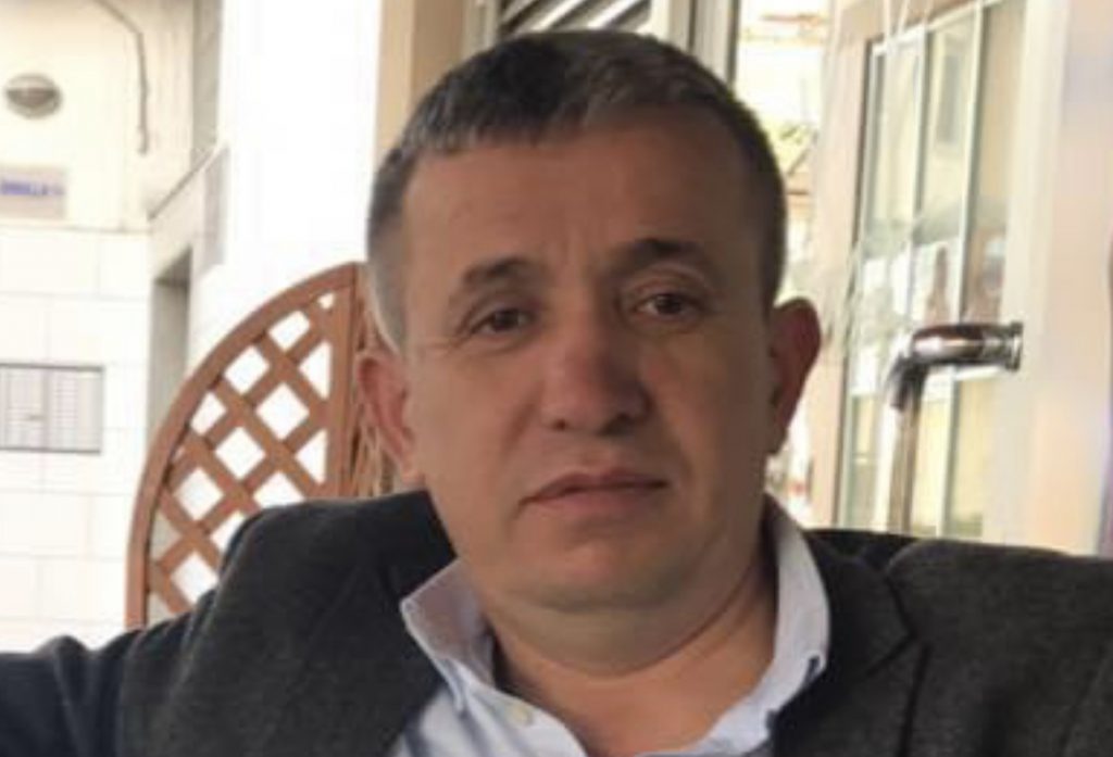 Drejtori i Zyrës Arsimore Bulqizë merret peng për 3 orë, pas denoncimit largohet nga qyteti