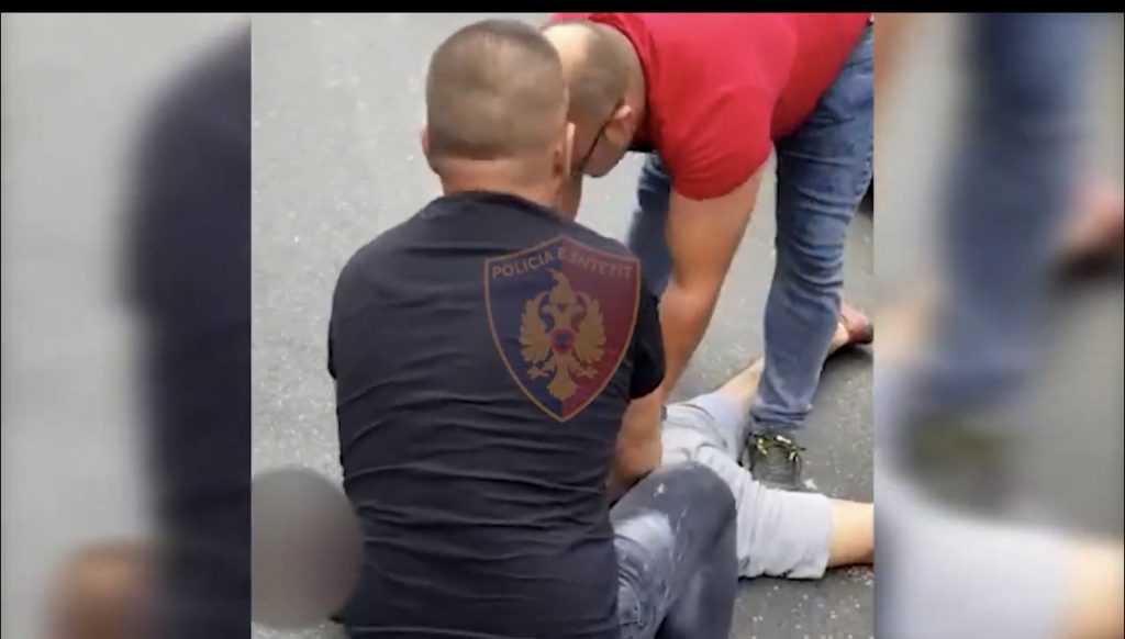 U arrestua në Paskuqan me 1 kg kokainë në makinë, policia jep detaje! Sekuestrohen “arsenal”  thikash dhe një automjet
