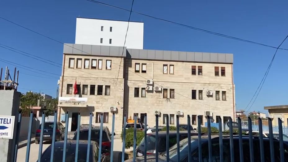 Prokurorët e SPAK-ut kanë “zbarkuar” mëngjesin e sotëm në zyrat e Hipotekës së qytetit të Vlorës