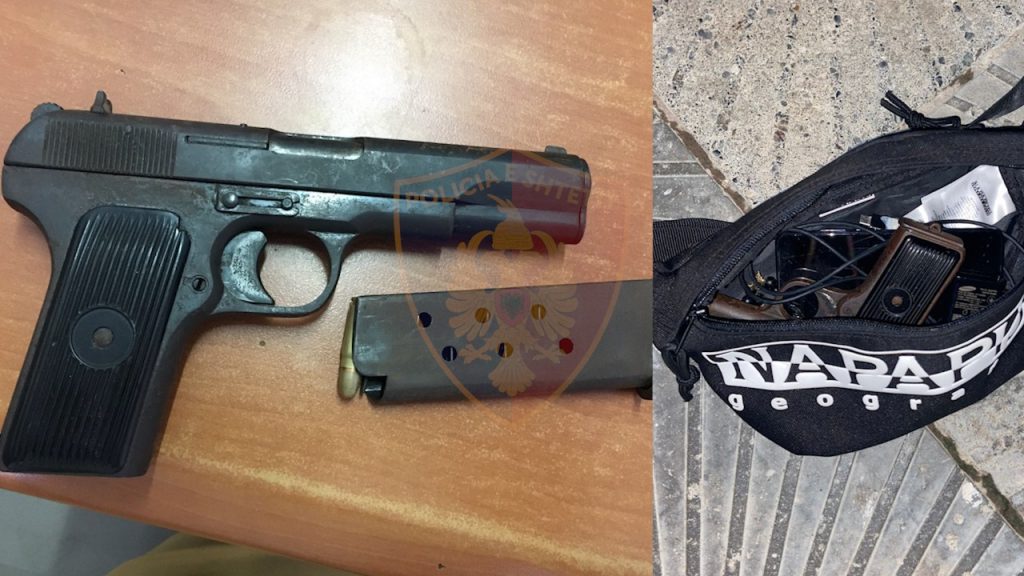 Lëvizte me armë zjarri me vete, gjatë ndjekjes nga policia hodhi çantën/