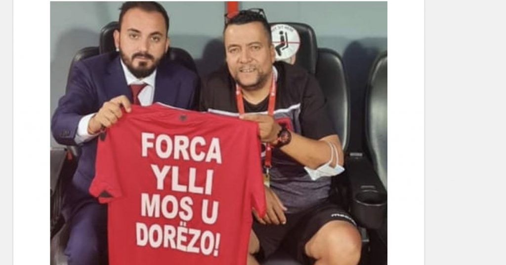 Terapisti i Kombëtares me COVID, kombëtarja i dedikon një fanellë speciale Ylli Mihalit