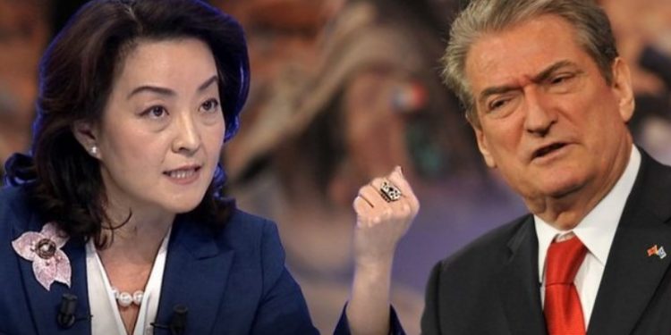 Ambasadorja Yuri Kim mesazh për Berishën …