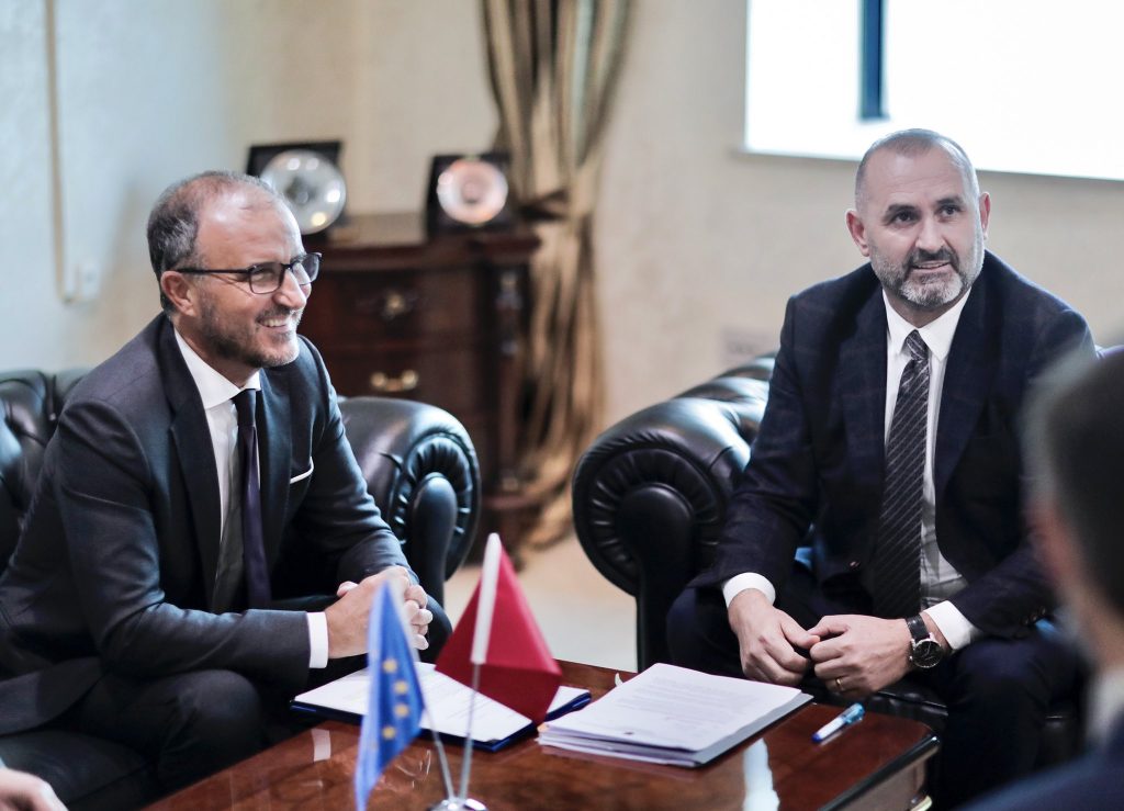Soreca takon ministrin Ulsi Manja: Diskutuam rolin e institucioneve të verifikimit dhe Shkollës së Magjistratëve!