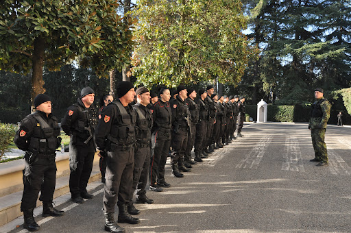 VKM/ Miratohen llojet e reja të armatimeve për Gardën e Republikës, mes tyre edhe lëndë neuroparalizuese për kontrollin e turmave