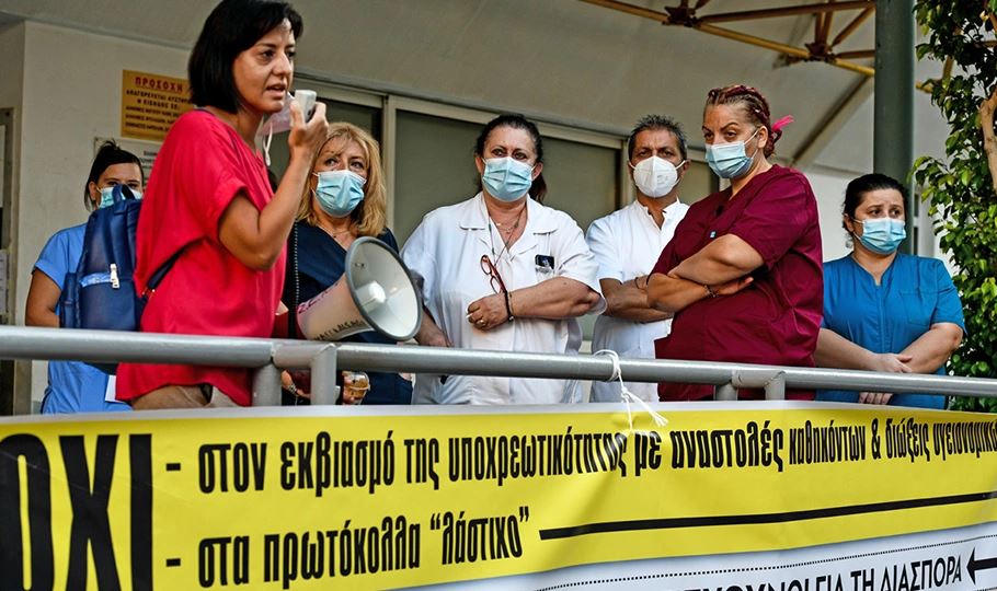 Refuzuan të vaksinoheshin kundër koronavirusit, Greqia pezullon rreth 6 mijë mjekë nga sistemi shëndetësor