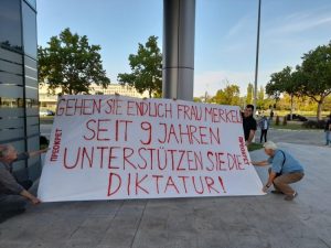 ‘Ikni zonja Merkel, për 9 vite keni mbështetur diktaturën’