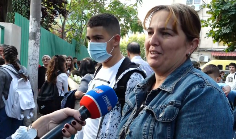Sot dita e parë e shkollës, flasin prindërit: Nuk jemi dakord me orët e shkurtuara, por janë më mirë se mësimi online