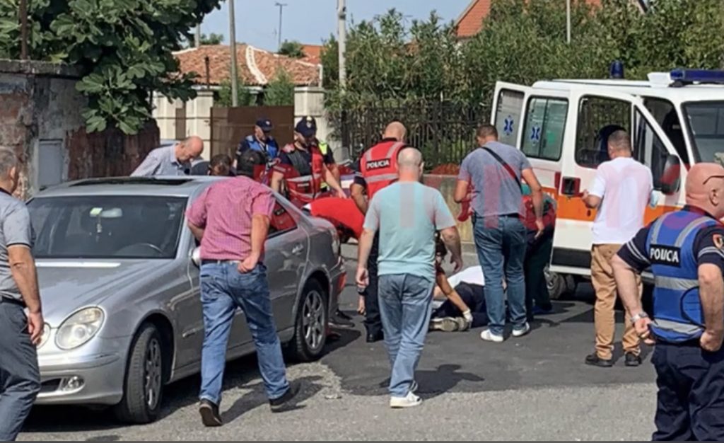 Ish-kryetari i PS i shtrirë në mes të rrugës i plagosur