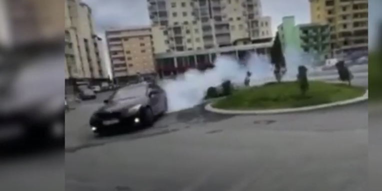 Bënin manovra të rrezikshme me makina dhe i postonin videot në rrjetet sociale/ Procedohen penalisht dy të rinjtë