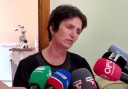 Ish-dhëndri i vrau vajzën në sy të saj, flet e ëma mes lotësh: Ka bërë terror në shtëpinë tonë