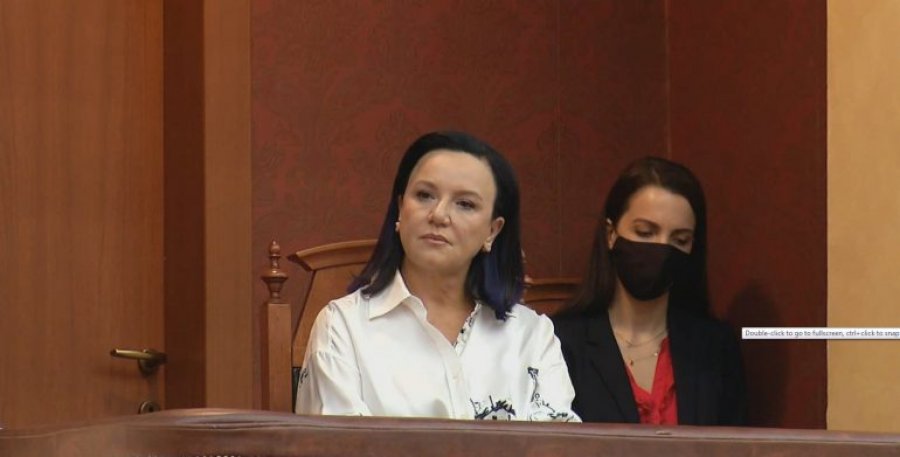 Linda Rama në Kuvend  për të ndjekur fjalimin e bashkëshortit