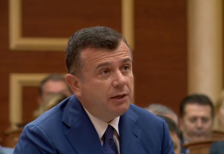 Taulant Balla: Kuvendi të vendosë afat, të mos lejohet hyrja e deputetëve të pavaksinuar!