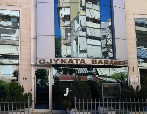 Partnerja gjermane akuzon për dhunë lituanezin: I derdha shishen e rakisë, më qëlloi me grushte