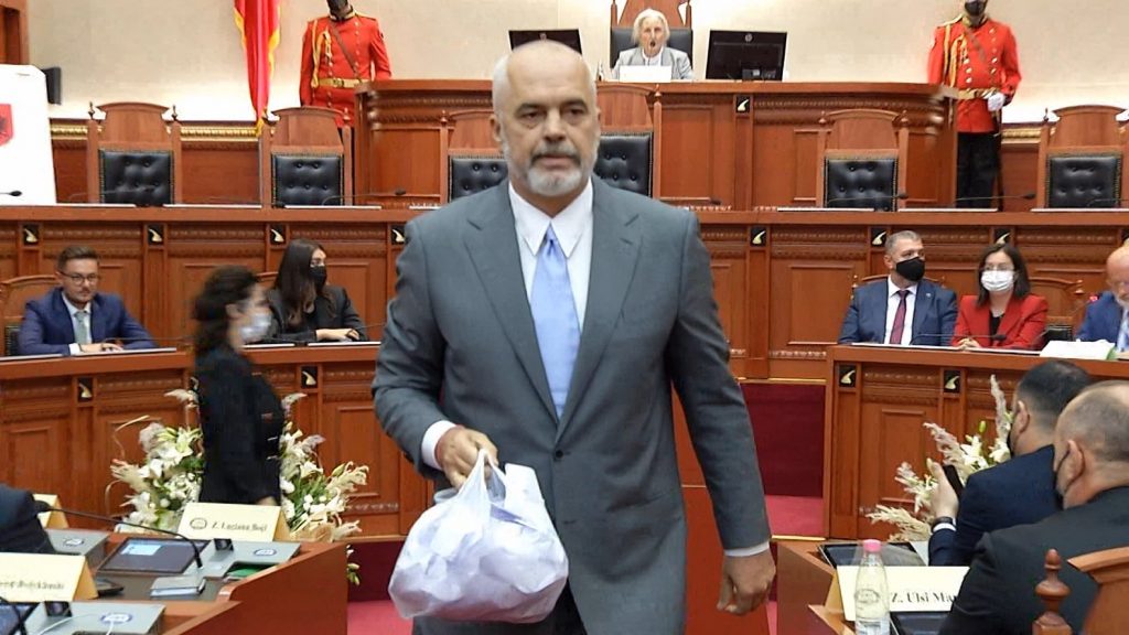 ‘Ndalohen përfundimisht qeset plastike’- Rama mesazh industrive të prodhimit: Keni 9 muaj kohë, mos kërkoni asnjë lëshim nga kjo qeveri