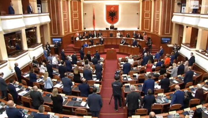 Qeveria “Rama 3”/ Tom Doshi bashkon votat me PS-në,