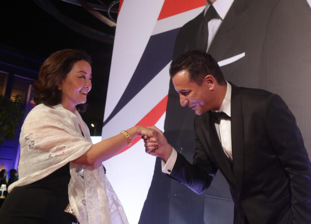 Premiera e filmit të James Bond, FOTOT /Veliaj xhentëlmen me Yuri Kim! Drejtori i ri i Policisë së Shtetit shtrëngon me kreun e SPAK