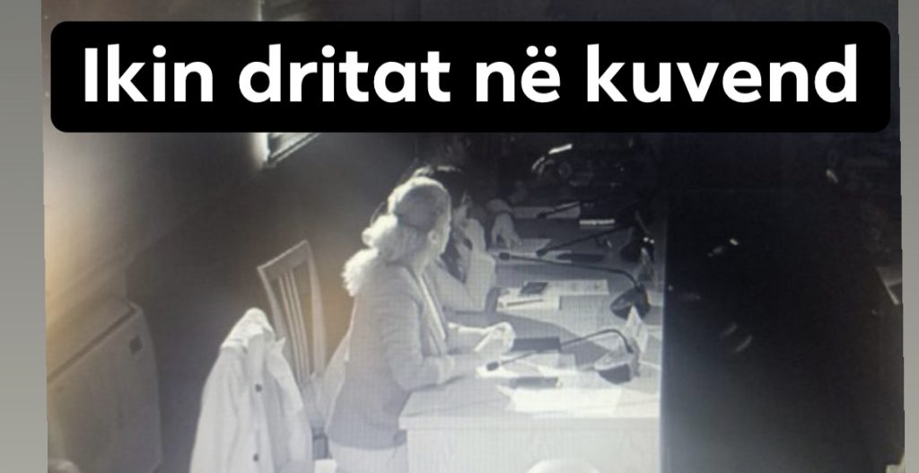 Ministrja Balluku përplaset me deputetin: Pse më bën foto në errësirë?