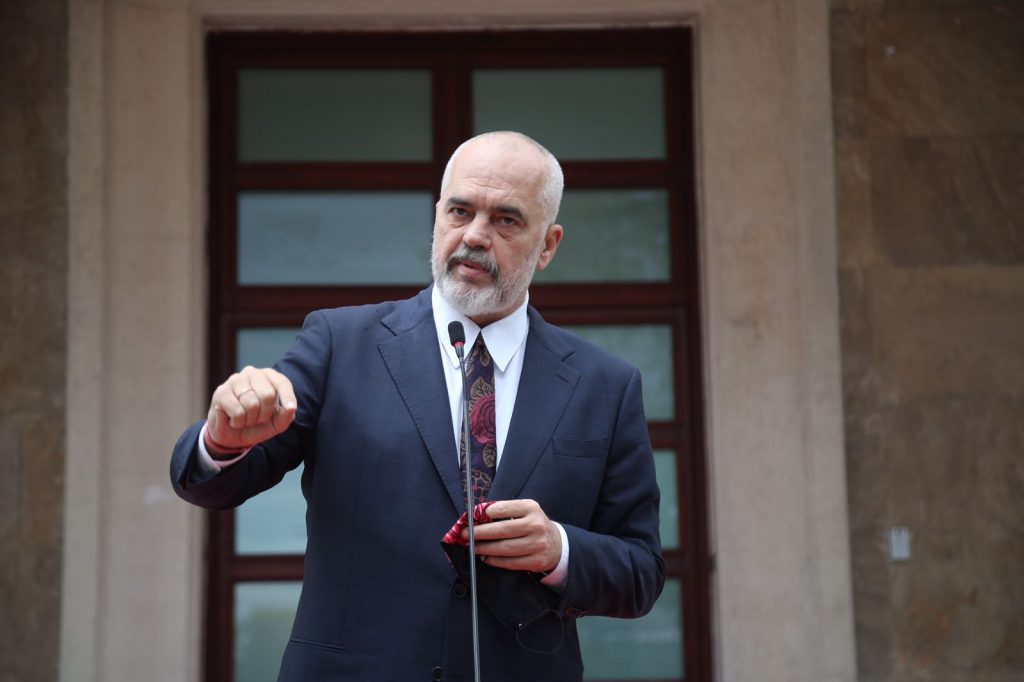 “Në Skavicë do ruajmë prurjet, t’i shesim me çmim të lartë”, Rama: Propozimet e Bashës na bëjnë si Sudja dhe Vebiu…