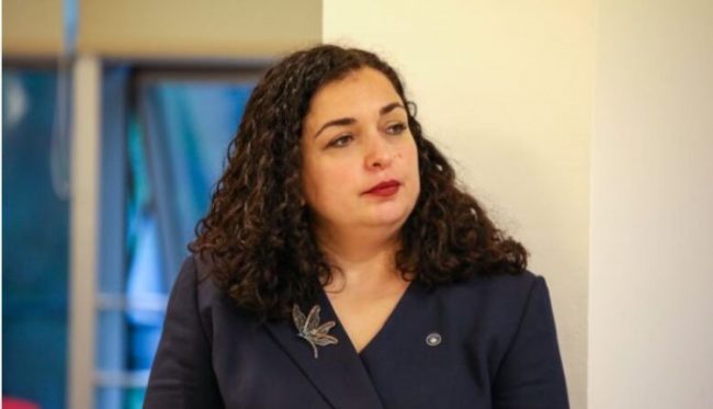 Kosova shpall dy zyrtarë rusë non-grata, Osmani: Të vendosur në luftën kundër ndikimit malinj të Rusisë në rajon