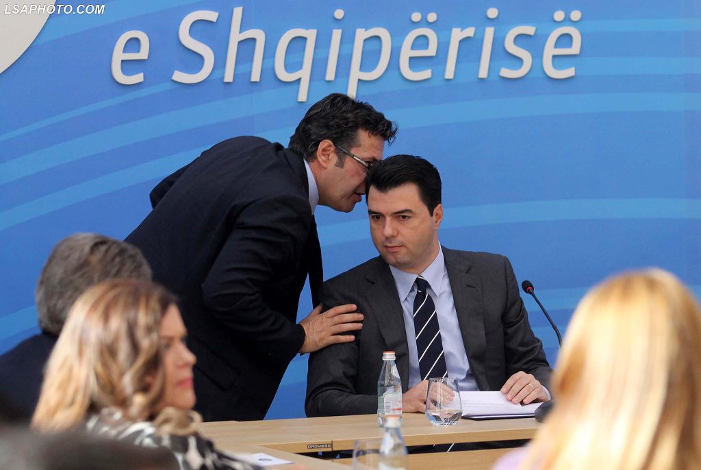 Deputeti Edi Paloka i kërkon Bashēs: Mos jep dorëheqje por ….