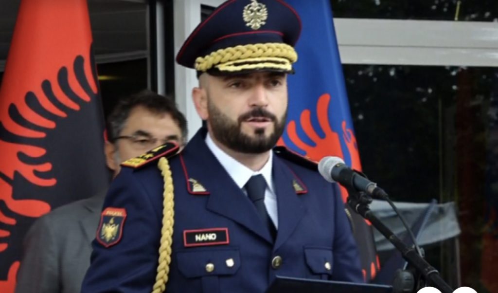 “U frymëzova nga babai”/  Gledis Nano merr detyrën dhe bën kërkesën e parë për policët: Betohem të mbaj me nder flamurin