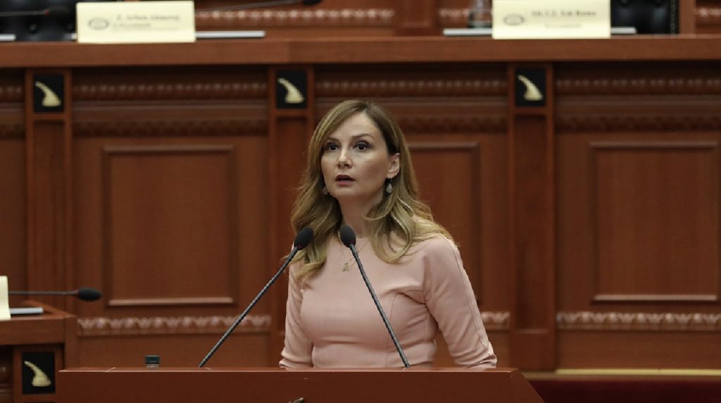 “Ekonomia në krizë”, Jorida Tabaku sjell treguesit e FMN: Qeveria po varfëron qytetarët për të pasuruar klientët