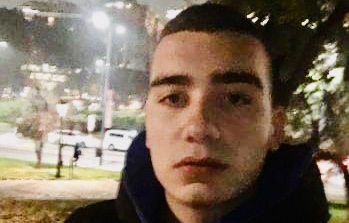 EMRI/ Identifikohet i plagosuri tek ‘Komuna e Parisit’- Policia jep detajet: 22-vjeçari u qëllua me armë brenda makinës së tij të parkuar