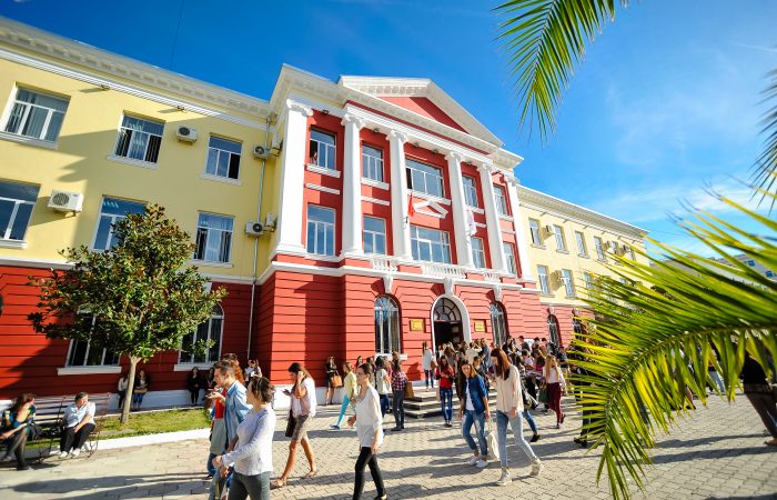 Vendimi i qeverisë/ Hiqet mundësia e mësimit online për studentët! Pas shkollave, edhe universitetet kërkojnë mësim pa kushte
