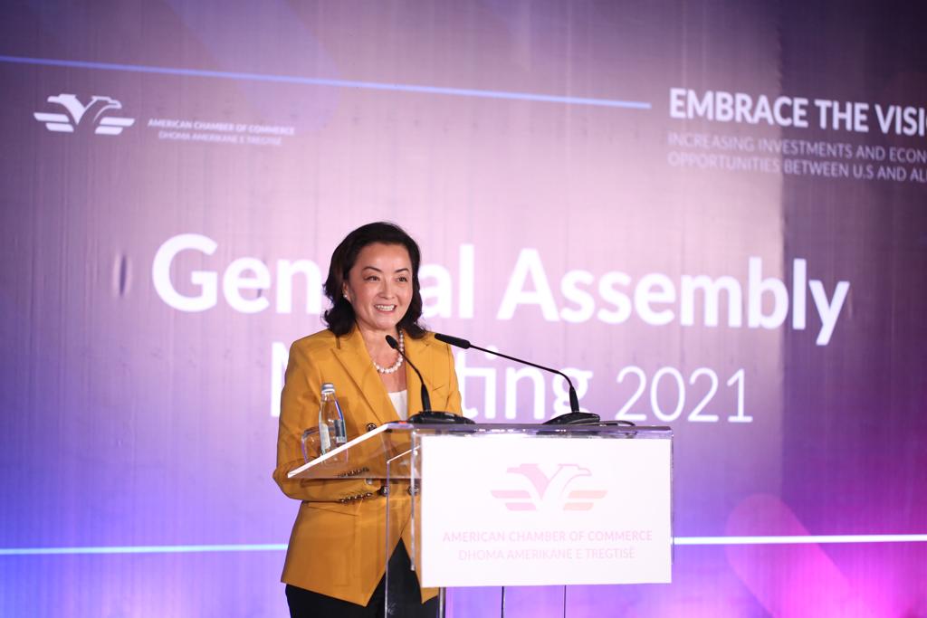 Ambasadorja Kim: Qeveria t’i japë përparësi klimës së biznesit