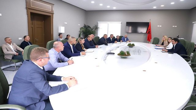 Çuçi ultimatum drejtuesve të IKMT-së: Shembni ndërtimeve që nuk legalizohen