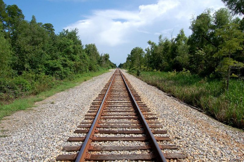 KKT miraton lejet e ndërtimit për hekurudhën Tiranë-Durrës, një masterplan dhe vileta në Dajt dhe portin e Rodonit