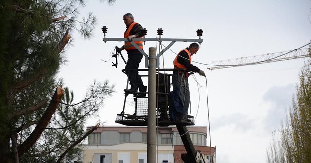 OSHEE njofton ndërprerje të energjisë në disa zona të Tiranës, shkak punimet