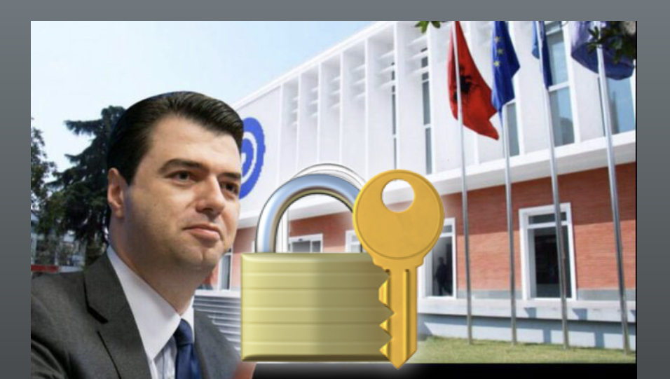 Basha kyç dyert e PD, kamerat nuk lejohen te zyra e Palokës
