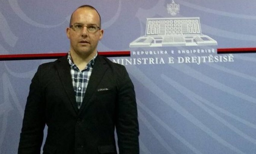 Avokati i arrestuar për trafik droge mbetet në burg