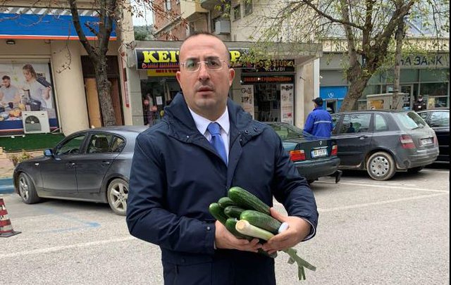 “Po i mbjellin serat me hashash”, Ironizon deputeti i PD-së: Flitet për satelitët por traktorët nuk po ndizen