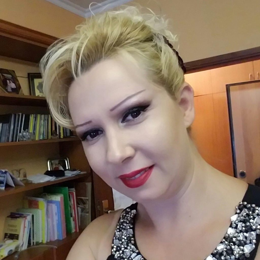 Mësim dashurie rrugëve të Tiranës….