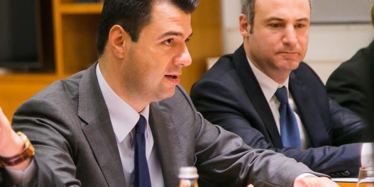 Bumçi kundër Bashës: S’mund të shumëzohen me zero mbi 4200 firma, janë fuqia reale. Të përdorim negociatat si zgjidhje për Kuvendin