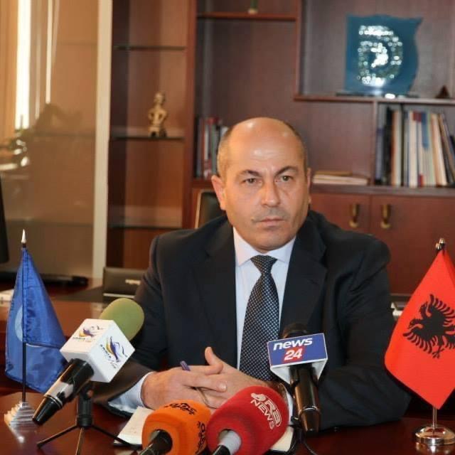 Ej, ju elitat që shijoni pushtetin  e besimit tonê,  e kuptoni që jeni bërë për tu mishëruar deri në neveri!