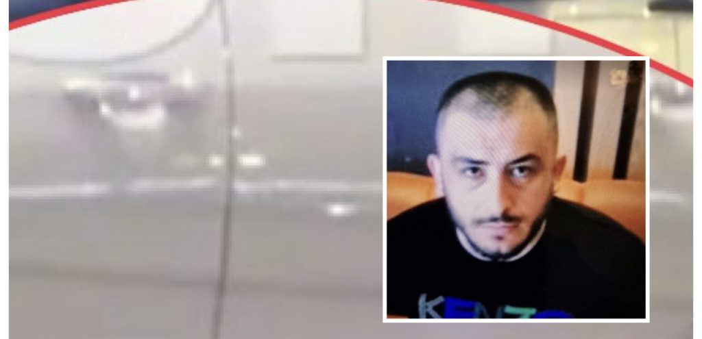 Makina shoshë nga plumbat/ Autorët u siguruan që asnjëri të mos mbetej gjallë