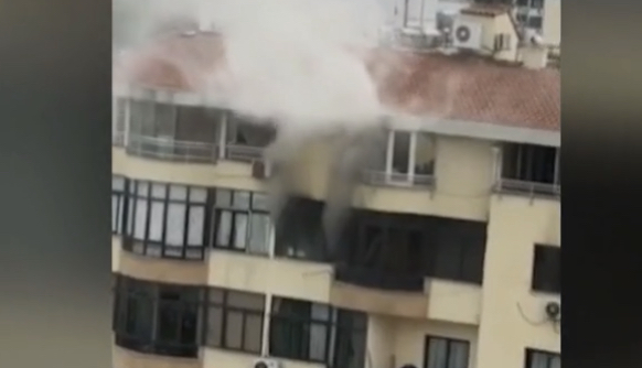 Zjarr në një apartament në Tiranē