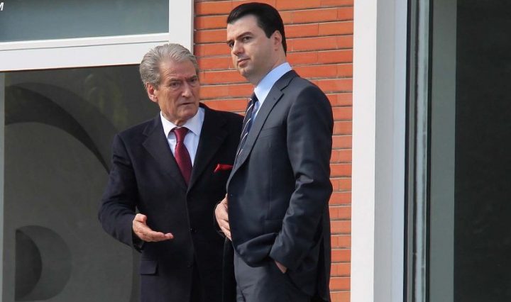 “Në shinat e legjitimitetit me 18 dhjetor”, Basha i përgjigjet Berishës: S’ka dy PD dhe as institucione paralele. Më 11 dhjetor ka tubim, por jo Kuvend