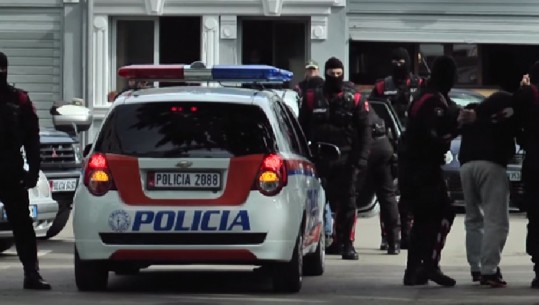 Qarkullonin me armë zjarri dhe municion ushtarak, në pranga babë e bir